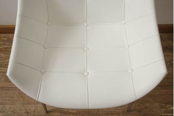 中古　展示品　超美品　Cassinaixc.(カッシーナイクスシー)　Philippe Starck(フィリップ・スタルク)　246　PASSION(パシオン)　本革　丸みのあるボディと華奢な脚のバランスが美しいアームチェア(ダイニングチェア、椅子、イス、レザー)(定価約21万円)(R-060990)
