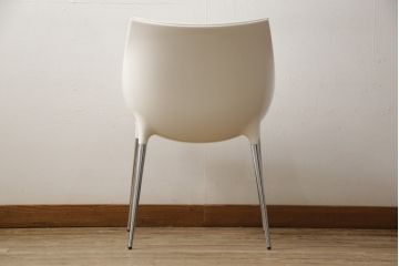 中古　展示品　超美品　Cassinaixc.(カッシーナイクスシー)　Philippe Starck(フィリップ・スタルク)　246　PASSION(パシオン)　本革　丸みのあるボディと華奢な脚のバランスが美しいアームチェア(ダイニングチェア、椅子、イス、レザー)(定価約21万円)(R-060990)