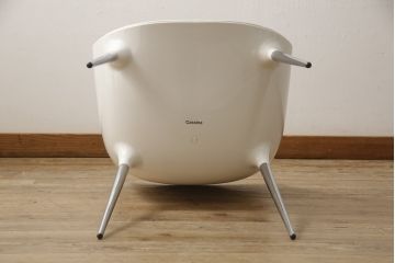 中古　展示品　超美品　Cassinaixc.(カッシーナイクスシー)　Philippe Starck(フィリップ・スタルク)　246　PASSION(パシオン)　本革　丸みのあるボディと華奢な脚のバランスが美しいアームチェア(ダイニングチェア、椅子、イス、レザー)(定価約21万円)(R-060990)