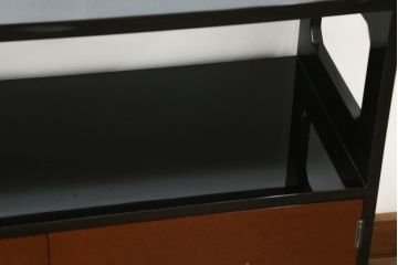 中古　美品　輪島塗り　総漆塗り　梨地蒔絵入り　日本風情漂う上品な茶棚(飾り棚、収納棚、戸棚)(定価約110万円)(R-060996)