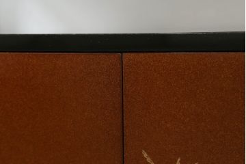 中古　美品　輪島塗り　総漆塗り　梨地蒔絵入り　日本風情漂う上品な茶棚(飾り棚、収納棚、戸棚)(定価約110万円)(R-060996)