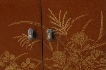 中古　美品　輪島塗り　総漆塗り　梨地蒔絵入り　日本風情漂う上品な茶棚(飾り棚、収納棚、戸棚)(定価約110万円)(R-060996)