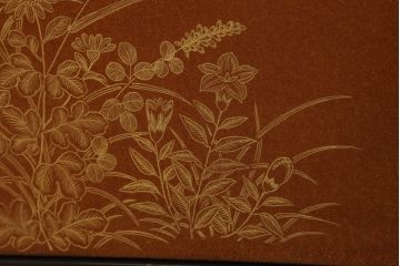 中古　美品　輪島塗り　総漆塗り　梨地蒔絵入り　日本風情漂う上品な茶棚(飾り棚、収納棚、戸棚)(定価約110万円)(R-060996)