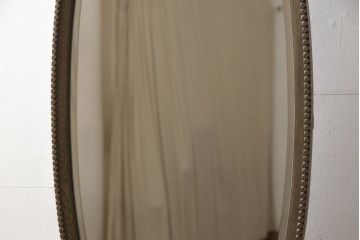 中古　美品　伊藤家具　神戸洋家具　可憐な小花の彫刻デザインが上品なスタンドミラー(姿見、鏡)(R-060998)