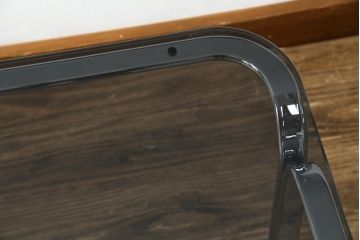 フランスビンテージ　mobilia(モビリア)取り扱い　airborne(エアボーン)　洗練されたデザインが魅力のガラステーブル(センターテーブル、ローテーブル、リビングテーブル、ヴィンテージ)(R-061004)
