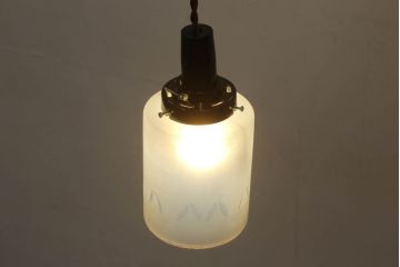 アンティーク照明　大正昭和初期　オパールガラス　情緒あふれるレトロな雰囲気が魅力の吊り下げ照明(ペンダントライト、天井照明)(R-061017)