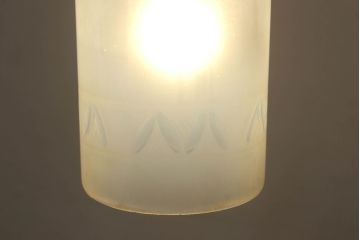 アンティーク照明　大正昭和初期　オパールガラス　情緒あふれるレトロな雰囲気が魅力の吊り下げ照明(ペンダントライト、天井照明)(R-061017)