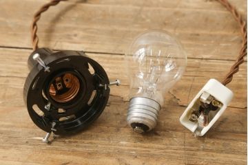 アンティーク照明　大正昭和初期　オパールガラス　情緒あふれるレトロな雰囲気が魅力の吊り下げ照明(ペンダントライト、天井照明)(R-061017)