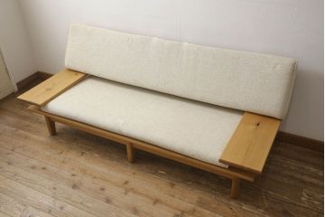 中古　美品　飛騨産業　キツツキ　森のことば　背クッション付き　両肘付ソファ3P　ハイタイプ　木のぬくもりを感じる3人掛けソファ(三人掛け、アームソファ)(R-061019)