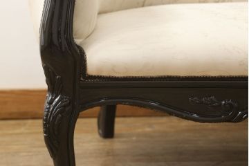 中古　美品　イタリア高級ブランド　モーダ(MODA)　優雅なデザインが目を惹くロココ調カウチソファ(2人掛けソファ、シェーズロング、2P、長椅子、二人掛け)(定価約100万円)(R-061021)