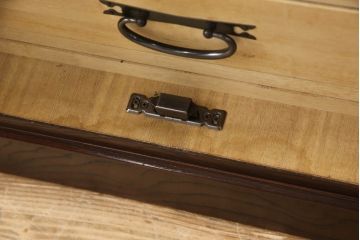 中古　美品　筑後民芸　表面欅(ケヤキ)材　重厚な佇まいが魅力的なテレビ台(ローボード、ローチェスト)(R-061022)