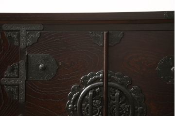 中古　美品　筑後民芸　表面欅(ケヤキ)材　重厚な佇まいが魅力的なテレビ台(ローボード、ローチェスト)(R-061022)