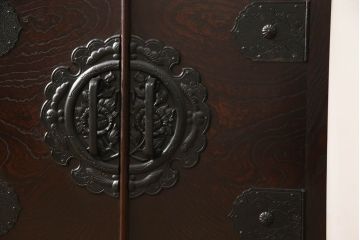 中古　美品　筑後民芸　表面欅(ケヤキ)材　重厚な佇まいが魅力的なテレビ台(ローボード、ローチェスト)(R-061022)