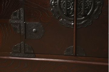 中古　美品　筑後民芸　表面欅(ケヤキ)材　重厚な佇まいが魅力的なテレビ台(ローボード、ローチェスト)(R-061022)