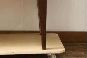 デンマークビンテージ　ローズウッド材　すっきりと洗練されたシルエットのサイドボード(収納棚、戸棚、サイドキャビネット、ヴィンテージ、北欧)(R-061030)