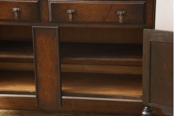 イギリスアンティーク　オーク材　品のある装飾が魅力的なミラーバックサイドボード(キャビネット、収納棚、鏡)(R-061031)