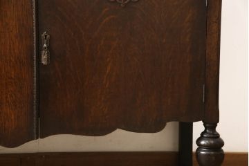 イギリスアンティーク　オーク材　品のある装飾が魅力的なミラーバックサイドボード(キャビネット、収納棚、鏡)(R-061031)