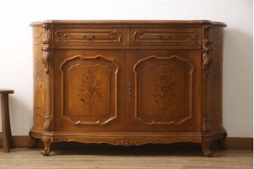 中古　美品　イタリア　象嵌入り　細部まで施された彫刻のデザインが高級感あふれるサイドボード(サイドキャビネット、収納棚、戸棚)(定価推定約60万円)(R-061033)