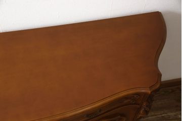 中古　美品　イタリア　象嵌入り　細部まで施された彫刻のデザインが高級感あふれるサイドボード(サイドキャビネット、収納棚、戸棚)(定価推定約60万円)(R-061033)