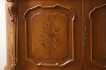 中古　美品　イタリア　象嵌入り　細部まで施された彫刻のデザインが高級感あふれるサイドボード(サイドキャビネット、収納棚、戸棚)(定価推定約60万円)(R-061033)