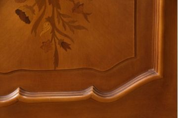 中古　美品　イタリア　象嵌入り　細部まで施された彫刻のデザインが高級感あふれるサイドボード(サイドキャビネット、収納棚、戸棚)(定価推定約60万円)(R-061033)