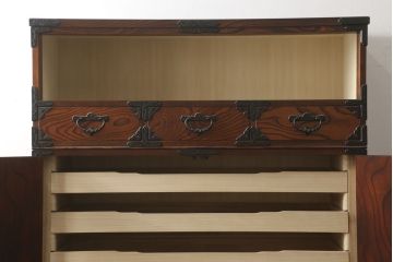 中古　美品　岩谷堂箪笥　菊幸　和の趣あふれる衣装箪笥(和箪笥、和たんす、収納箪笥、引き出し、上下バラ売り可能)(定価約83万円)(R-061034)
