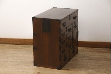 和製アンティーク　前面桑材　丸い金具と上品な佇まいが魅力的な小箪笥(収納箪笥、整理箪笥、和タンス、小引き出し、卓上収納)(R-061037)