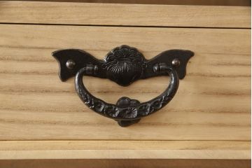 中古　美品　岩谷堂箪笥　黒々とした金具が堂々とした存在感を放つ重ね箪笥(引き出し、衣装箪笥、収納タンス、和箪笥)(R-061038)