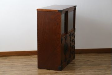 中古　岩谷堂箪笥　牡丹紋様　ダイナミックな杢目と存在感のある金具が魅力的な収納棚(茶箪笥、飾り棚、戸棚、サイドキャビネット、引き出し、和タンス、和たんす)(定価約45万円)(R-061043)