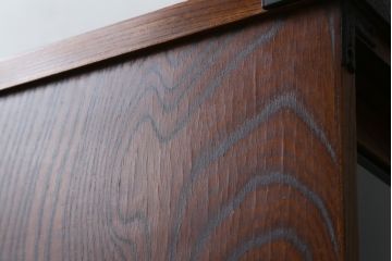 中古　岩谷堂箪笥　牡丹紋様　ダイナミックな杢目と存在感のある金具が魅力的な収納棚(茶箪笥、飾り棚、戸棚、サイドキャビネット、引き出し、和タンス、和たんす)(定価約45万円)(R-061043)