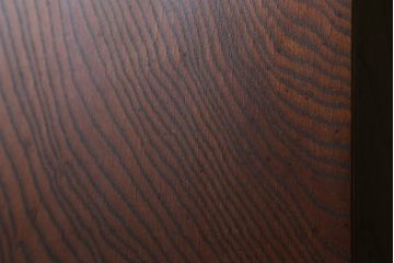 中古　岩谷堂箪笥　牡丹紋様　ダイナミックな杢目と存在感のある金具が魅力的な収納棚(茶箪笥、飾り棚、戸棚、サイドキャビネット、引き出し、和タンス、和たんす)(定価約45万円)(R-061043)