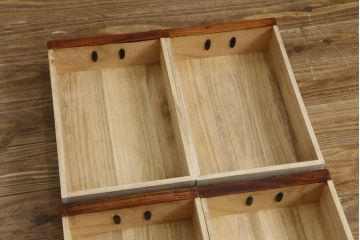 中古　岩谷堂箪笥　牡丹紋様　ダイナミックな杢目と存在感のある金具が魅力的な収納棚(茶箪笥、飾り棚、戸棚、サイドキャビネット、引き出し、和タンス、和たんす)(定価約45万円)(R-061043)