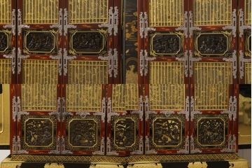 中古　新古品　展示未使用品　石川県伝統工芸品　堆黒(ついこく)　北川仏壇製作所　釘を使わないホゾ組立の荘厳な美川仏壇(厨子、ずし)(定価約704万円)(R-061044)