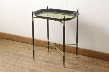中古　美品　グッチ(GUCCI)　Urtica Feroxデザイン　トレイとしても使えるメタル製折りたたみテーブル(折り畳み、トレー、お盆、サイドテーブル、コーヒーテーブル)(R-061045)