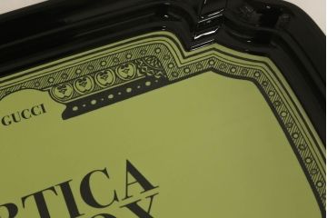 中古　美品　グッチ(GUCCI)　Urtica Feroxデザイン　トレイとしても使えるメタル製折りたたみテーブル(折り畳み、トレー、お盆、サイドテーブル、コーヒーテーブル)(R-061045)