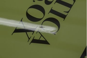 中古　美品　グッチ(GUCCI)　Urtica Feroxデザイン　トレイとしても使えるメタル製折りたたみテーブル(折り畳み、トレー、お盆、サイドテーブル、コーヒーテーブル)(R-061045)