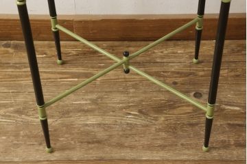 中古　美品　グッチ(GUCCI)　Urtica Feroxデザイン　トレイとしても使えるメタル製折りたたみテーブル(折り畳み、トレー、お盆、サイドテーブル、コーヒーテーブル)(R-061045)