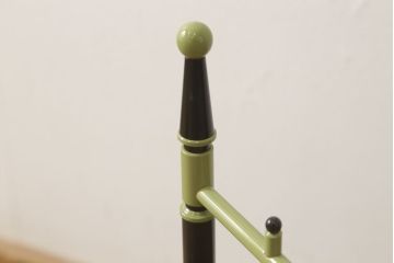 中古　美品　グッチ(GUCCI)　Urtica Feroxデザイン　トレイとしても使えるメタル製折りたたみテーブル(折り畳み、トレー、お盆、サイドテーブル、コーヒーテーブル)(R-061045)
