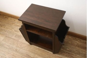 和製ビンテージ　絶版品　北海道民芸家具　#440　便利な収納ポケットが付いたマガジン卓(サイドテーブル、マガジンラック、ヴィンテージ)(R-061049)