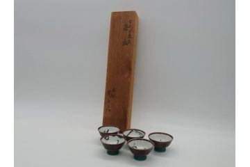 古九谷　九谷焼　三ツ井為吉　絵変り　2.1寸酒盃5点セット(酒杯、おちょこ、お猪口、ぐい呑、色絵、五客揃、共箱付き、和食器)(R-061051)