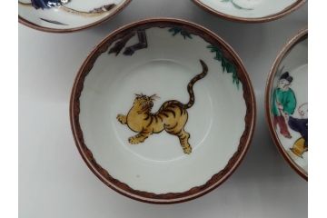 古九谷　九谷焼　三ツ井為吉　絵変り　2.1寸酒盃5点セット(酒杯、おちょこ、お猪口、ぐい呑、色絵、五客揃、共箱付き、和食器)(R-061051)