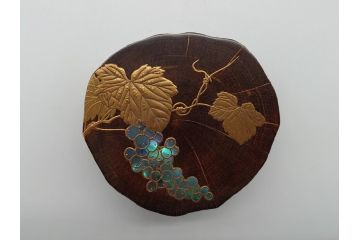 大下香仙　漆工芸大下香仙工房　ブドウ蒔絵　螺組細工　加賀蒔絵　ツタ香合(共箱付き、茶道具、葡萄、蔦)(R-061059)