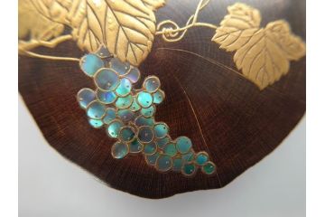 大下香仙　漆工芸大下香仙工房　ブドウ蒔絵　螺組細工　加賀蒔絵　ツタ香合(共箱付き、茶道具、葡萄、蔦)(R-061059)