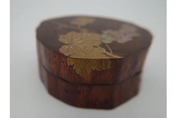 大下香仙　漆工芸大下香仙工房　ブドウ蒔絵　螺組細工　加賀蒔絵　ツタ香合(共箱付き、茶道具、葡萄、蔦)(R-061059)