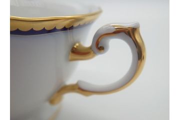大倉陶園　TheOkura　高邸シリーズ　希少　優雅で気品が感じられるティーカップ・ソーサー(ブルーローズ　岡染め　金蝕、記念品?)(R-061064)