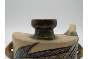 人間国宝　金城次郎　壺屋焼(上焼)　魚文　抱瓶(沖縄、琉球陶器、金城一門、酒器、魚紋、徳利、民芸陶器)(R-061070)