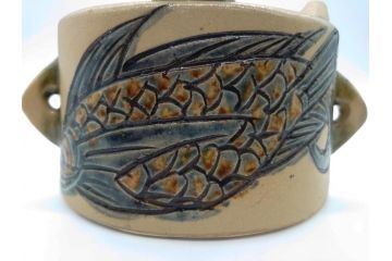 人間国宝　金城次郎　壺屋焼(上焼)　魚文　抱瓶(沖縄、琉球陶器、金城一門、酒器、魚紋、徳利、民芸陶器)(R-061070)