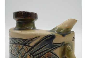人間国宝　金城次郎　壺屋焼(上焼)　魚文　抱瓶(沖縄、琉球陶器、金城一門、酒器、魚紋、徳利、民芸陶器)(R-061070)