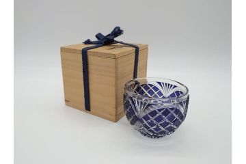 島津薩摩切子　SHIMADZU刻印有り　尚古集成館監修　薩摩ガラス工芸作　切子中付鉢(被せガラス、共箱付き、小鉢、グラス、伝統工芸品)(R-061073)