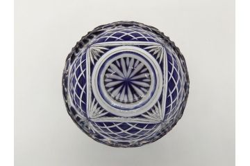 島津薩摩切子　SHIMADZU刻印有り　尚古集成館監修　薩摩ガラス工芸作　切子中付鉢(被せガラス、共箱付き、小鉢、グラス、伝統工芸品)(R-061073)
